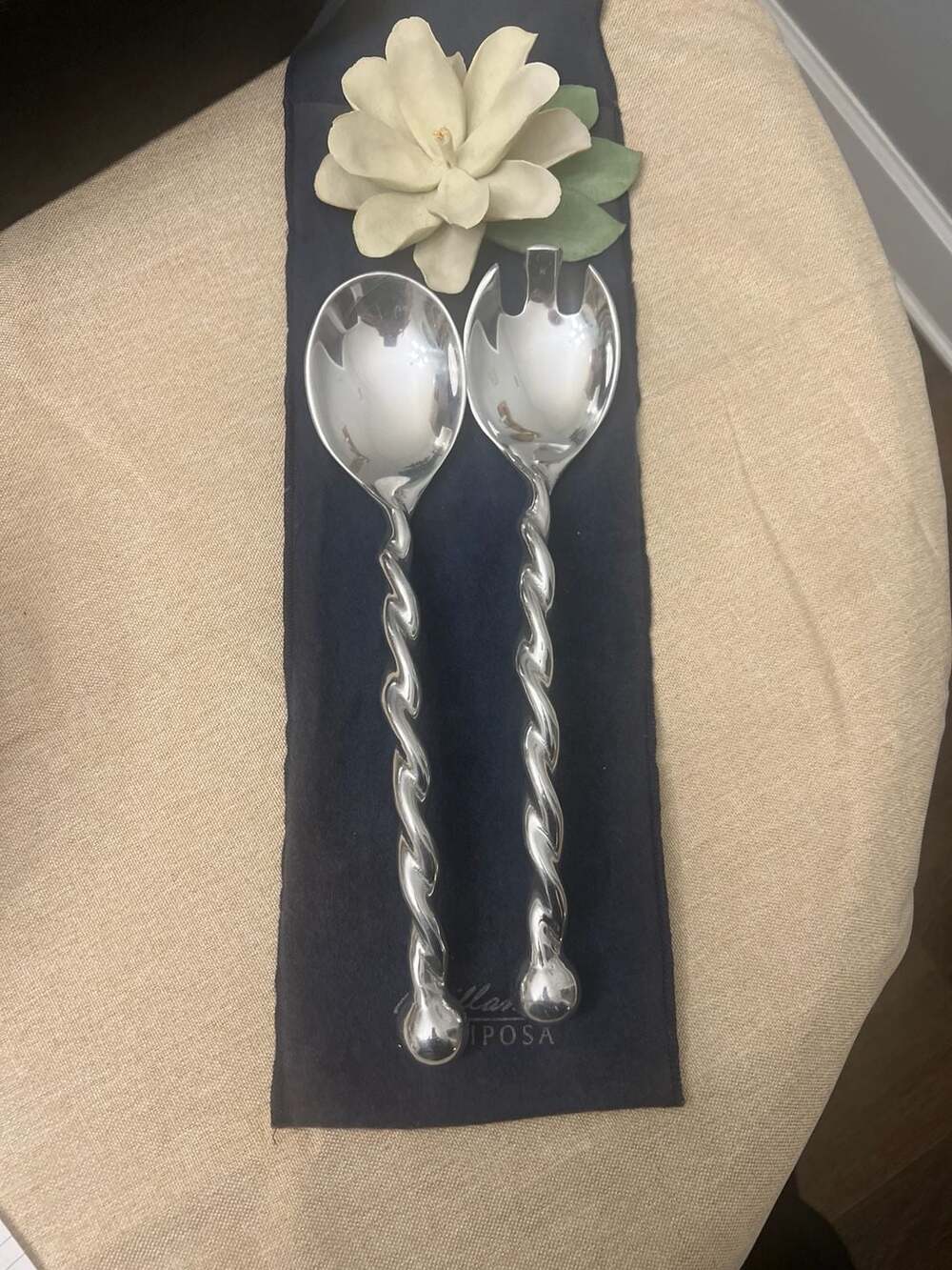 Mariposa Brillante Twisted Handle Salad Servers Set of 2 with Bag